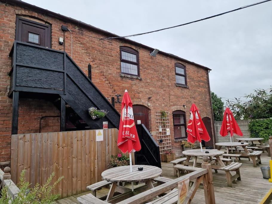 Joiners Arms - Studio Apartments Market Drayton Exterior foto