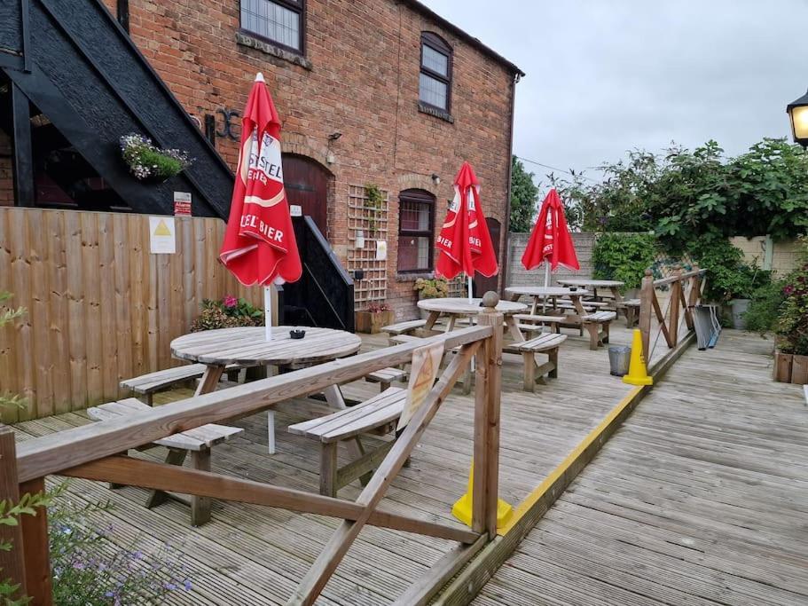 Joiners Arms - Studio Apartments Market Drayton Exterior foto